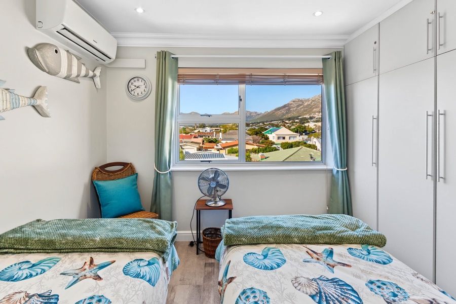 4 Bedroom Property for Sale in Gordons Bay Village Western Cape